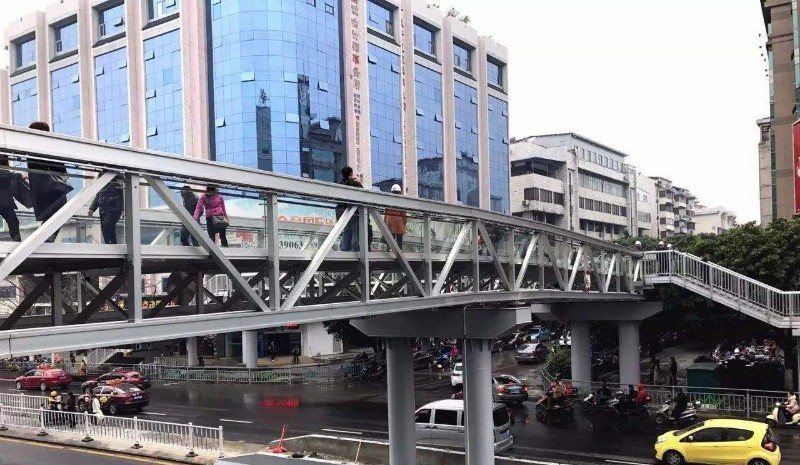 中心广场天桥.jpg