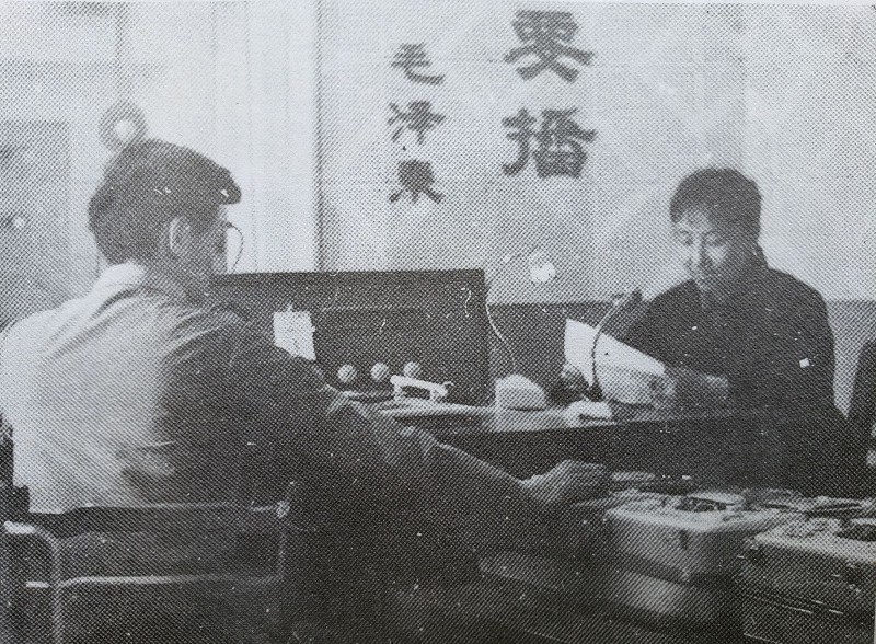 图3 3分时时彩广播站播音员正在录制节目a.jpg