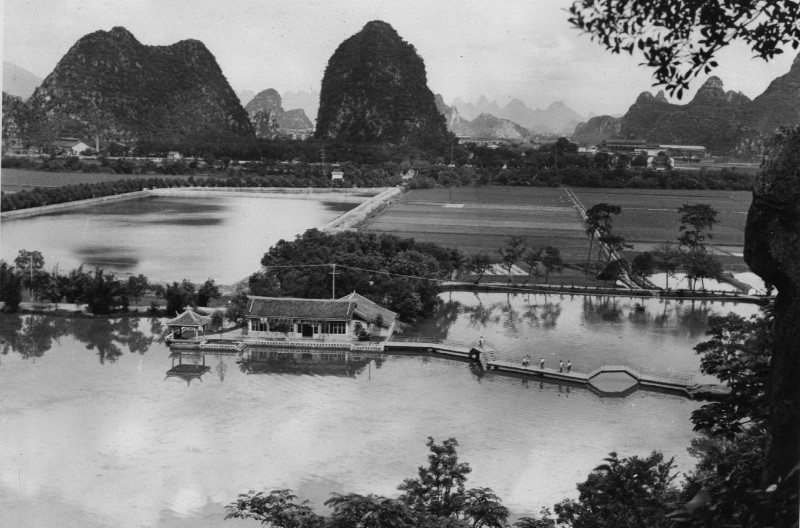 图4 上世纪七八十年代的芳莲池(芦笛景区供图).jpg