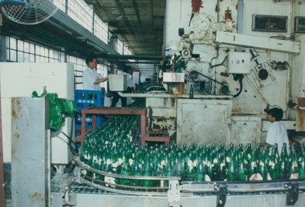 1987年,桂林啤酒厂投产第一批啤酒。.jpg