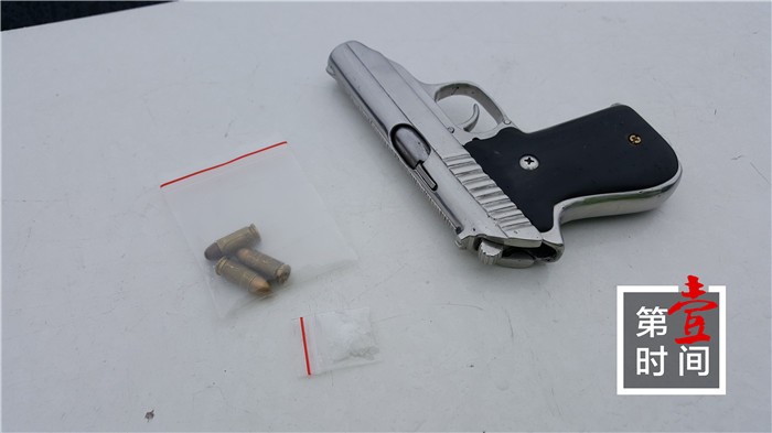 图为交警前期查获的物证.jpg