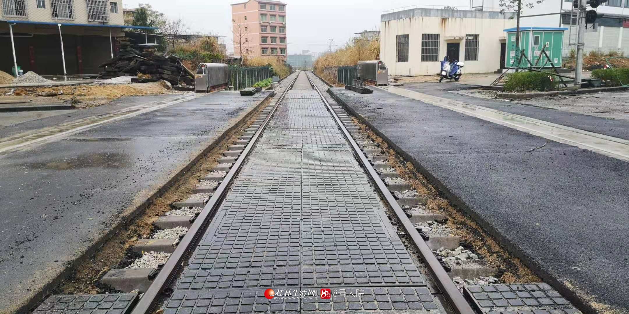万福东路红岭铁路平交道口路段仍在封闭中