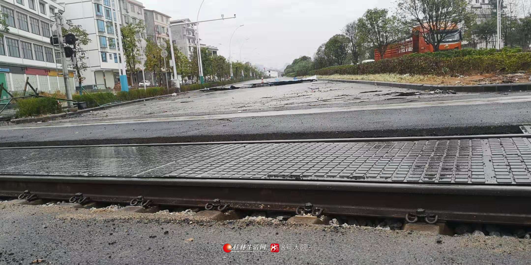 万福东路红岭铁路平交道口路段仍在封闭中