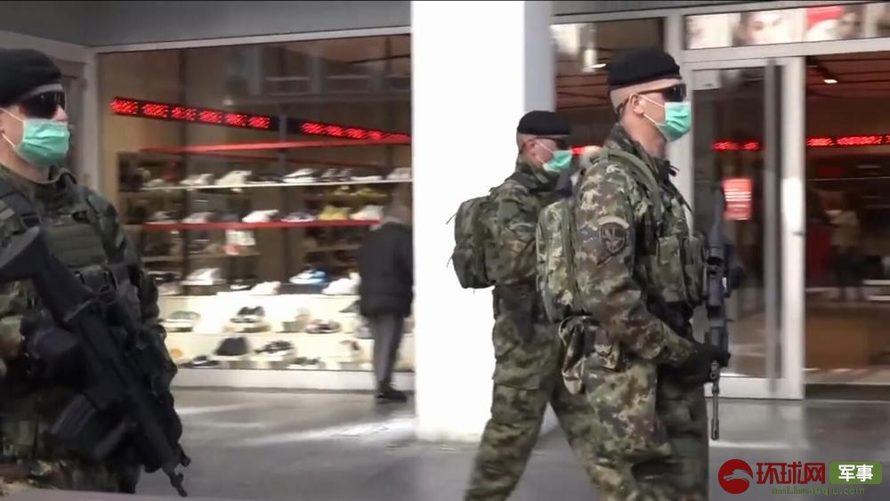 为应对疫情塞尔维亚精锐特种部队上街巡逻