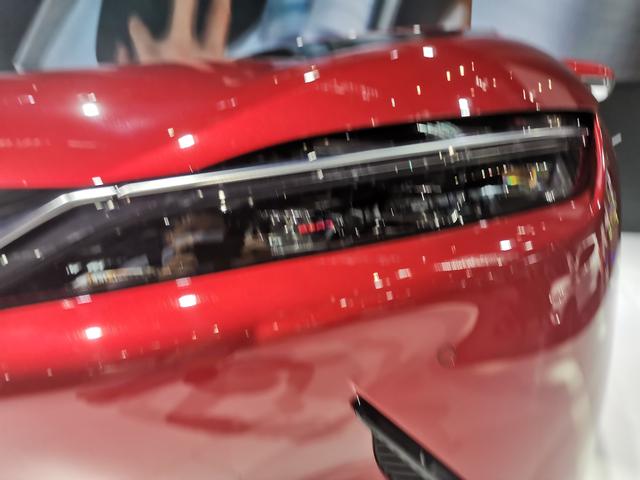 比亚迪又一款神车上市，3.9秒的破百成绩直接叫板Model3