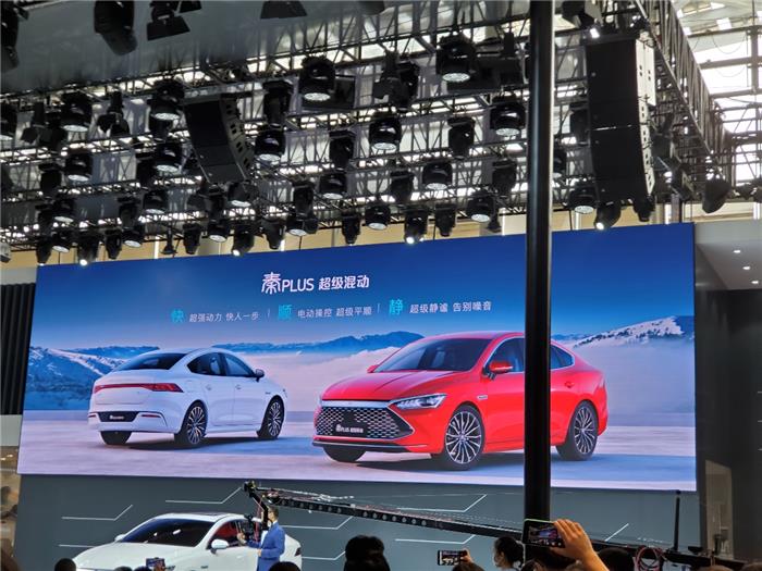 比亚迪全新混动车型亮相广州车展，一箱油跑1000公里不再是梦