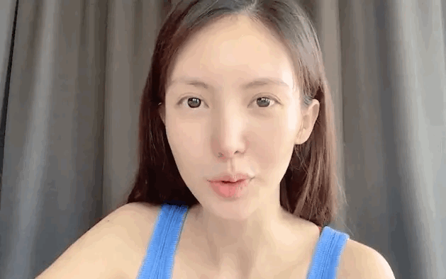 有网友觉得她说话时嘴巴动的走向不太对.