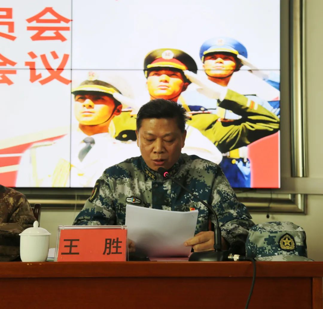 会上,区委副书记邓世文宣读了《表彰2020年度先进单位和个人》通报