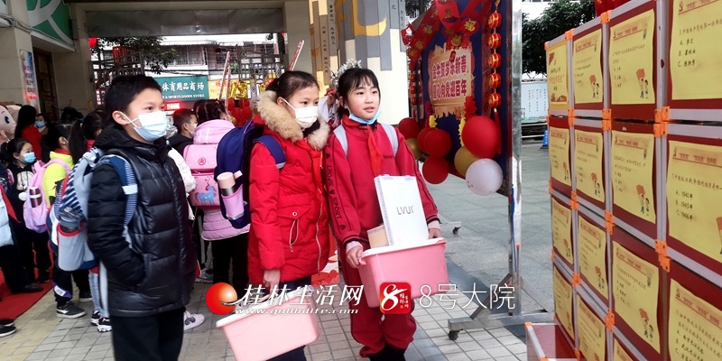 小象迎接、走红毯、抽“学习签”……桂林这个小学的开学注册仪式也太好玩了！（图）