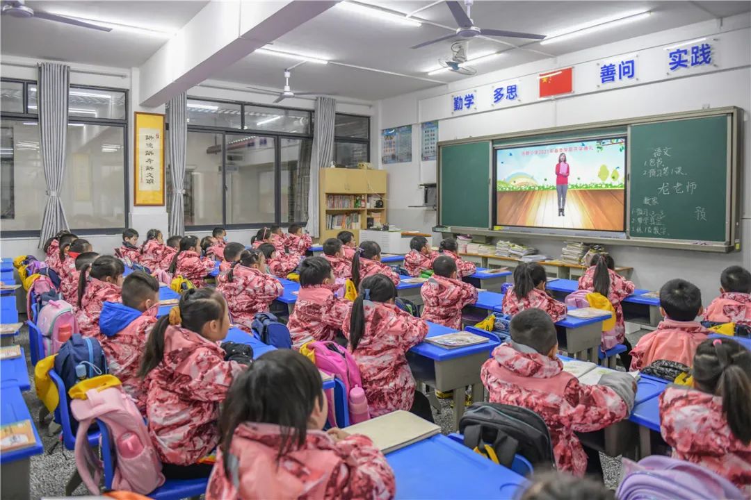 桂林:秀峰区乐群小学第一课"从小学党史,永远跟党走"