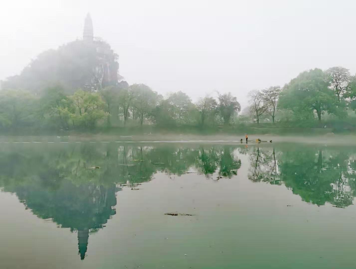 今晨，桂林再现醉人美景，雾气缭绕恍若仙境！