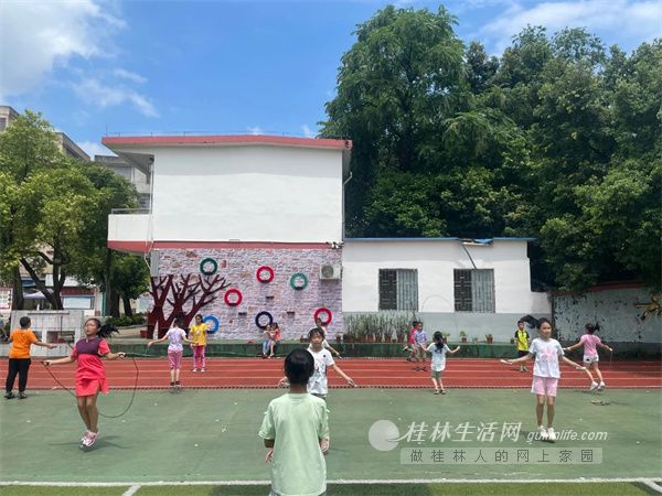 桂林市平山第二小学30分钟跳绳擂台赛活动
