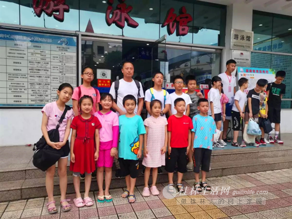 桂林将军桥小学参加桂林市中小学生游泳比赛