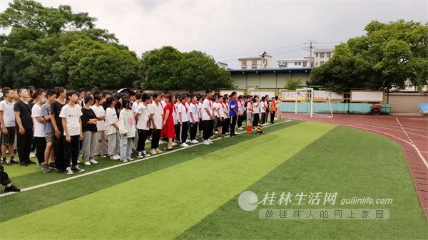 桂林市二塘中学举行庆祝中国共产党成立100周年升旗仪式