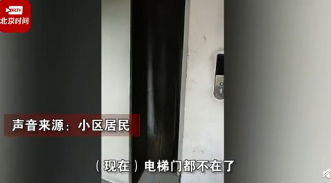 重庆一小区发生爆炸电梯门被炸飞，电视“被炸到街上”，物业回应!插图