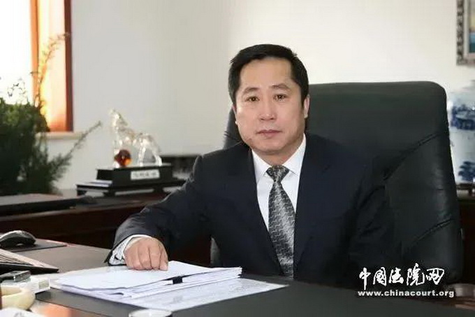 收受“黑老大”贿赂，省委政法委副书记被双开插图