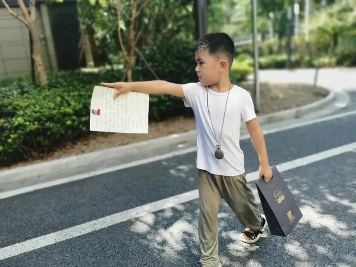 杭州5岁男孩小区送快递半月挣50块走红，妈妈：我这么做是有原因的插图4