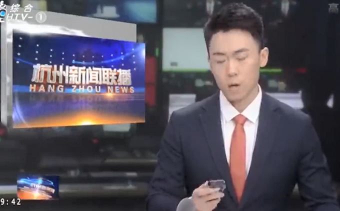 杭州新闻联播出现播出事故，男主播一脸无奈狂按遥控器，回应来了!插图2