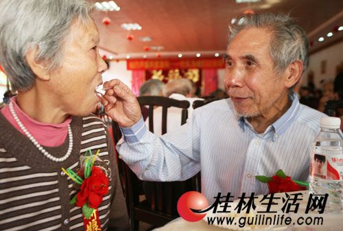 桂林新闻金婚晒浪漫幸福老人-桂林秘籍-桂50RoomRoom5逃脱游戏攻略图片