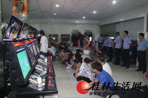 桂林警方烈焰行动专打电子赌博游戏机