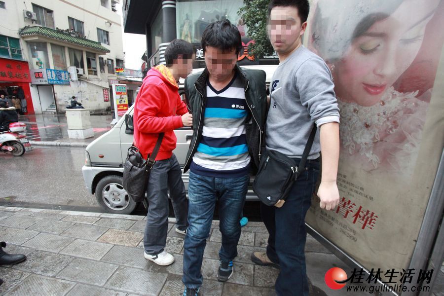 高清图集便衣警察上街抓贼