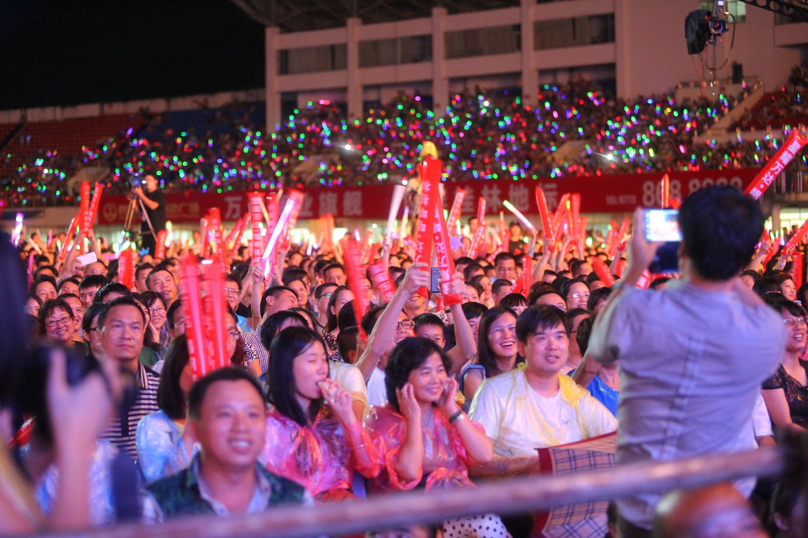 7.3万达大型群星演唱会