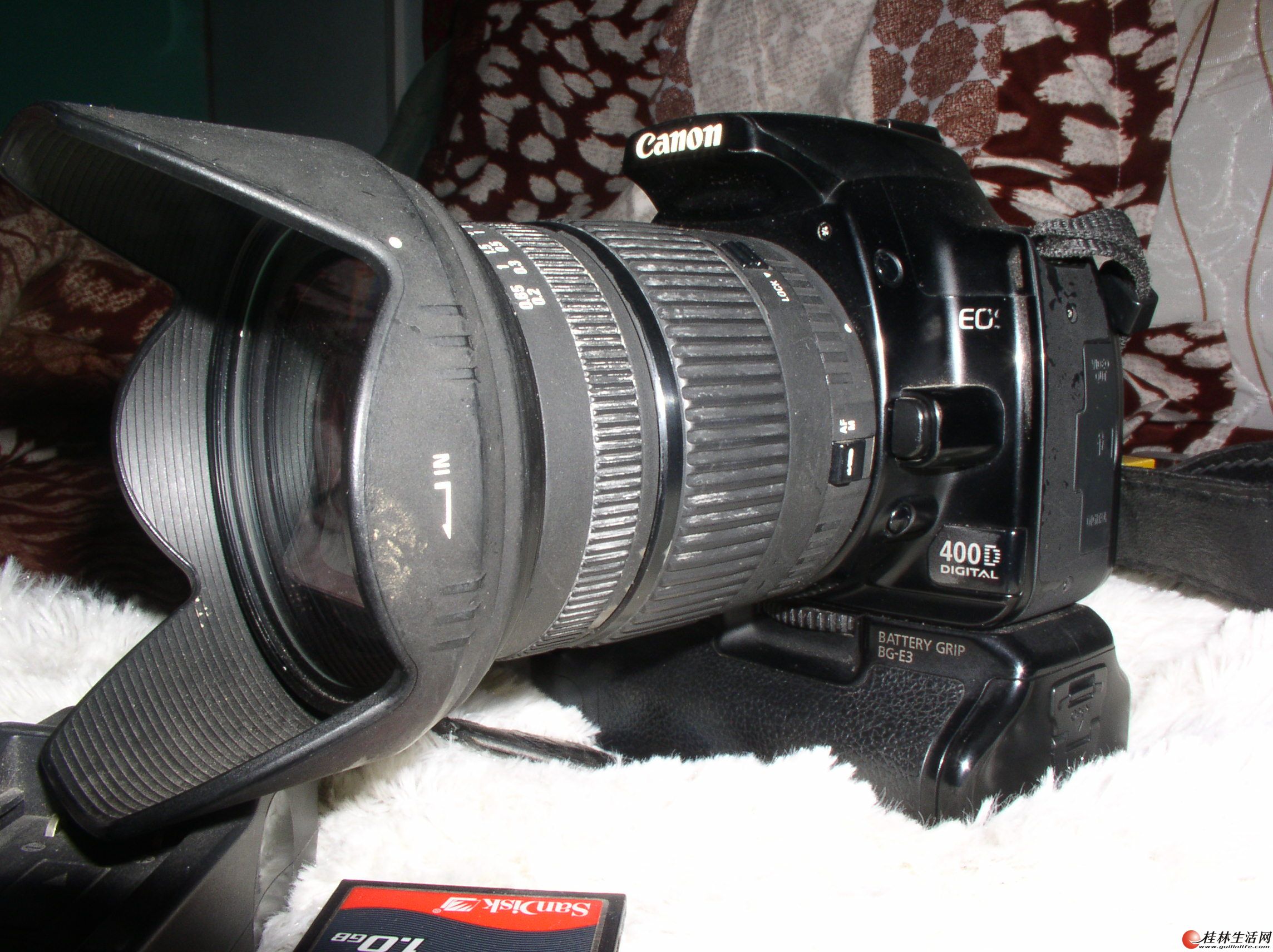 [出售] 自用小老婆佳能400d机身加相机手柄电池盒外加两块电池便宜