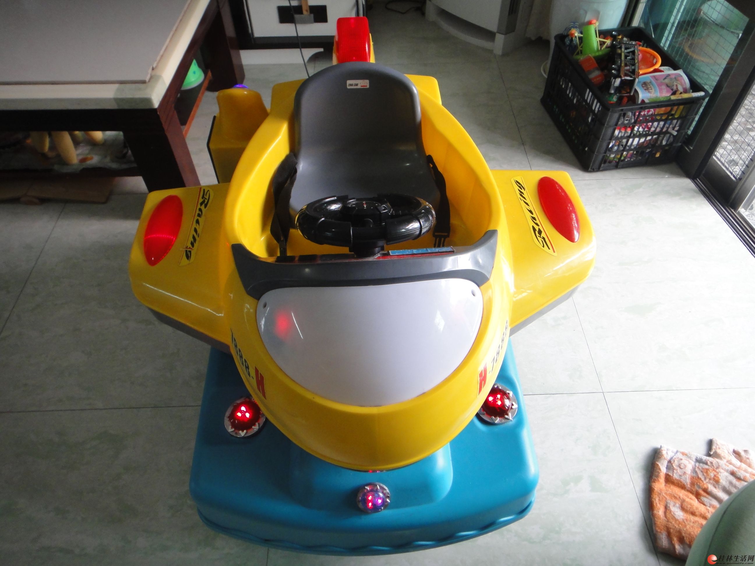 99成新的儿童摇摆机溅卖了