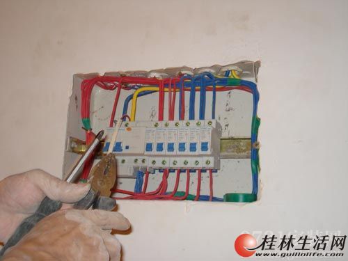 專業電工家裝工裝工廠電路設備持電工證水電維修