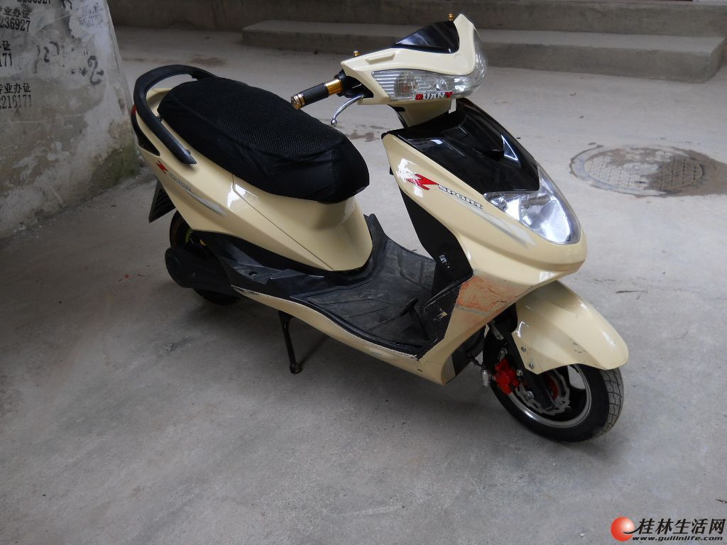 60伏20安大电池的迅鹰电摩急转让,碟刹,真空胎,1000瓦大电机,证件齐全