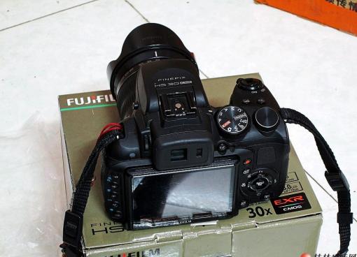 转让95新富士hs30exr,1600万像素,30倍光学变焦!1080p全高清摄像!