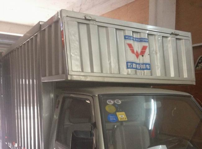 出售柳微厢式小货车(车厢3米长)