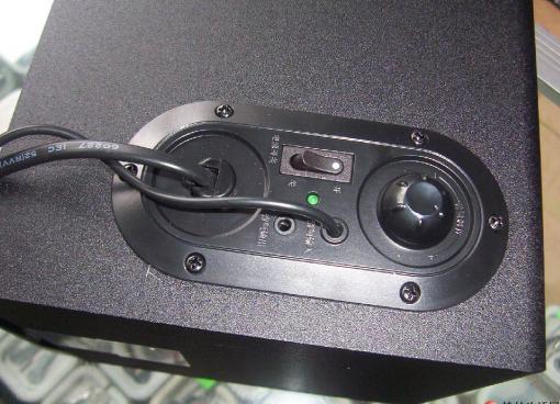 实体店全新漫步者r88多媒体音箱105元套实物多图