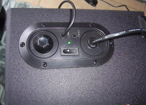 实体店全新漫步者r103v多媒体音箱140元套实物多图