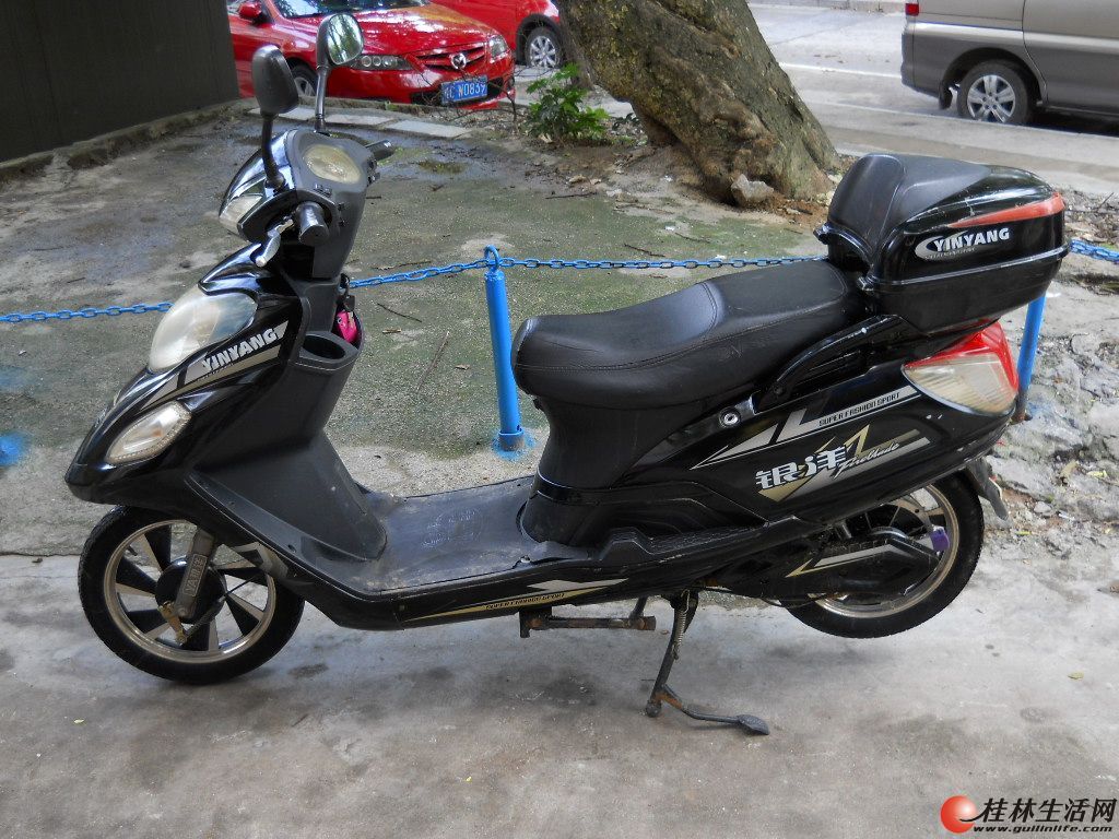 车漆非常亮的银洋电动车急转,实物图,所有证件都在,原装车钥匙防盗器.