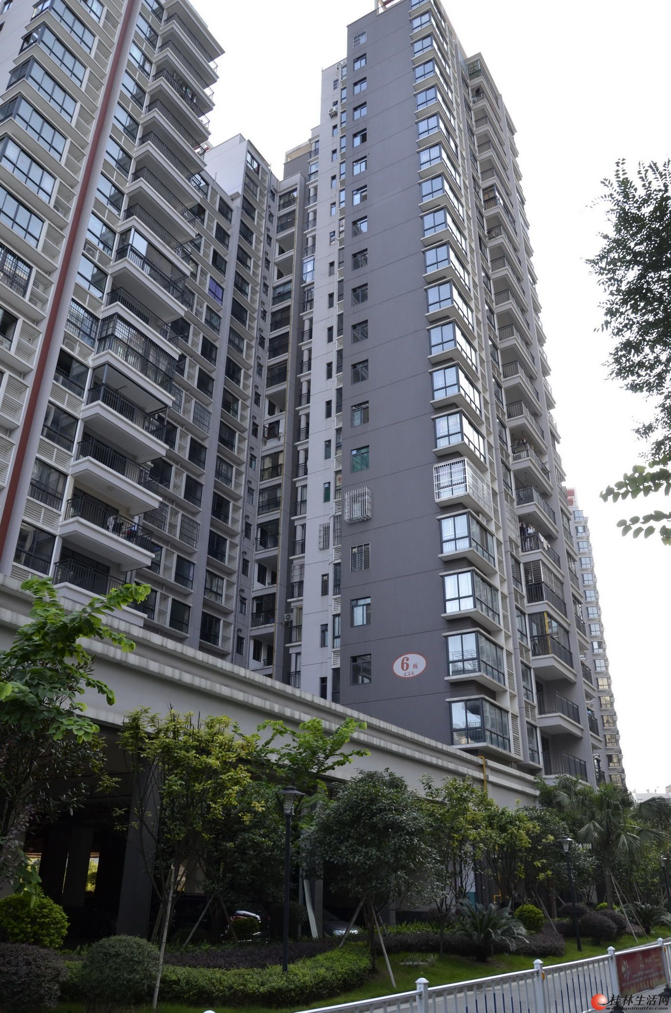 金水湾及第苑6# 96.45㎡ 带入户花园 (两房两厅一卫,可改三房) 出售