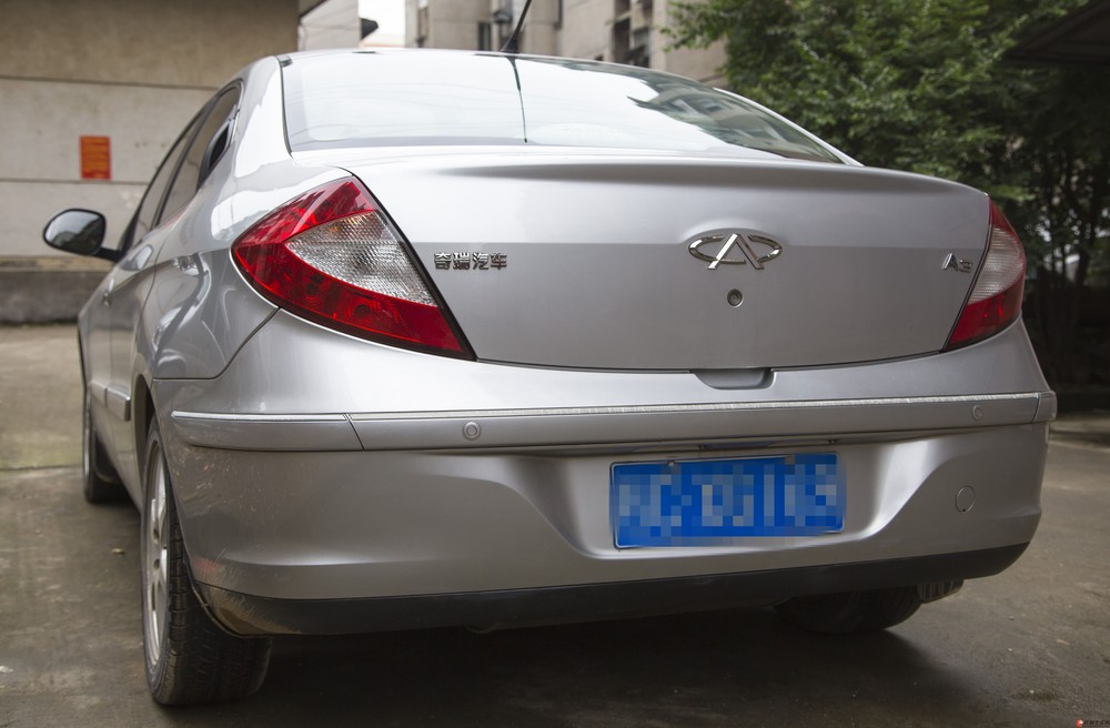 车况良好2011年购入奇瑞a3银色小轿车