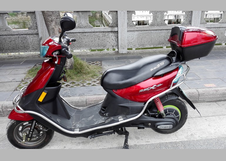 半年的本铃巧格款电摩便宜转给有需要的朋友,实图,名牌本铃,有证件