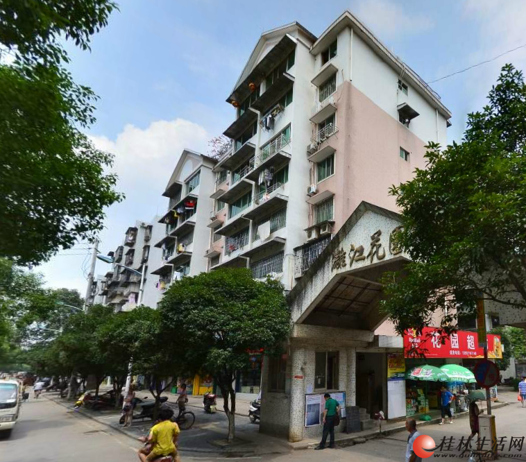 桂林同心路漓江花园2房83平仅32万带花园,小区停车方便