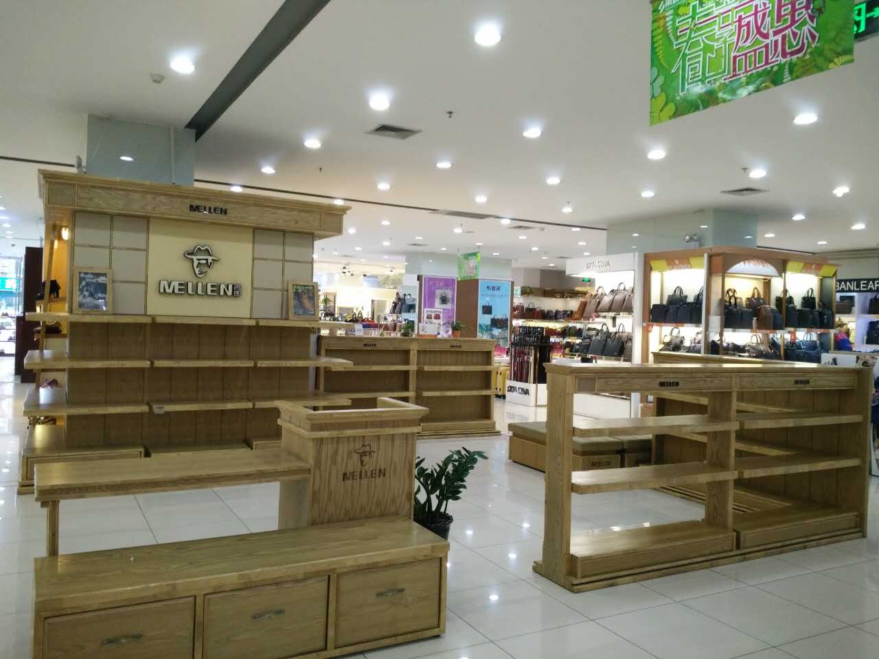 临桂南城百货有一鞋柜转让