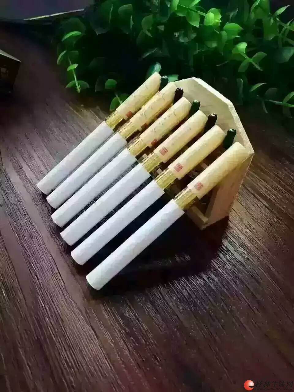 朋友送的朝鲜鸭绿江香烟《正品》