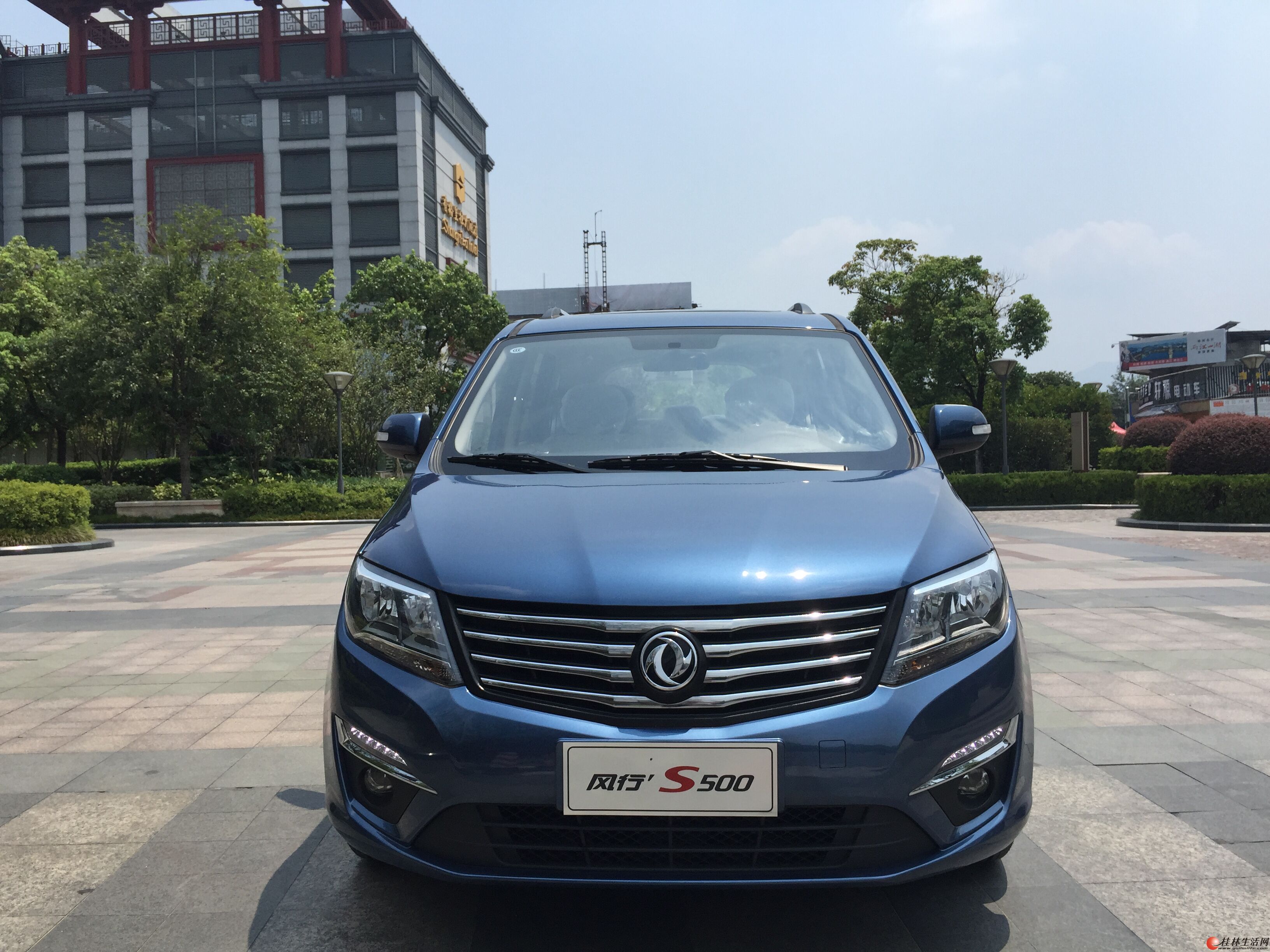 出辆风行s500 1.6l cvt 爵士蓝 7座