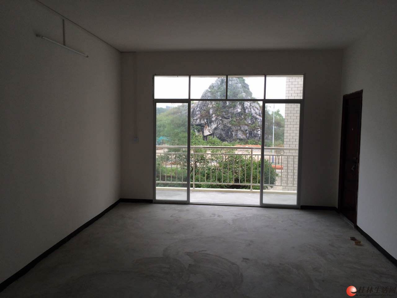 自建新房屋,有阳台,有落地窗