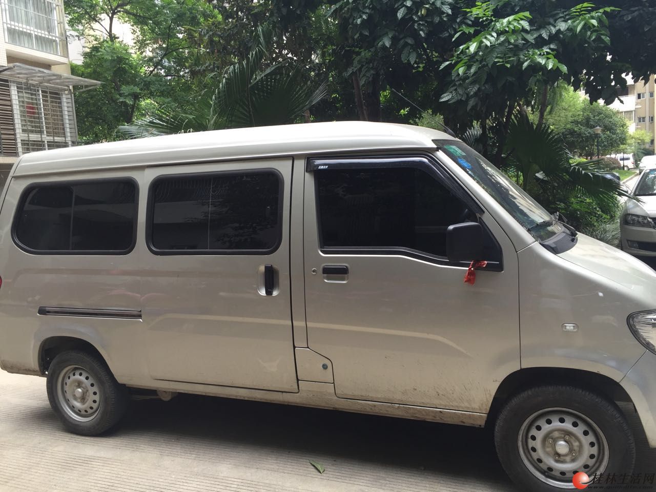 出售一台2015年3月买的五菱之光12e加长版面包车