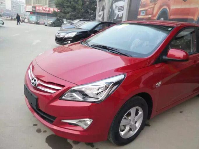 现代红色瑞奕自用私家车出售