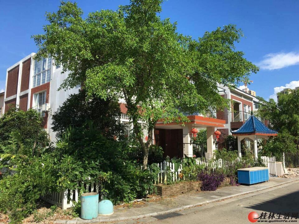 临桂山水凤凰城独栋别墅占地363平方产权面积293现售150万