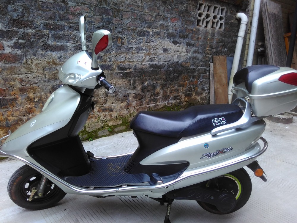 很新的爱玛电动车转让 真空胎大电机 脚刹的