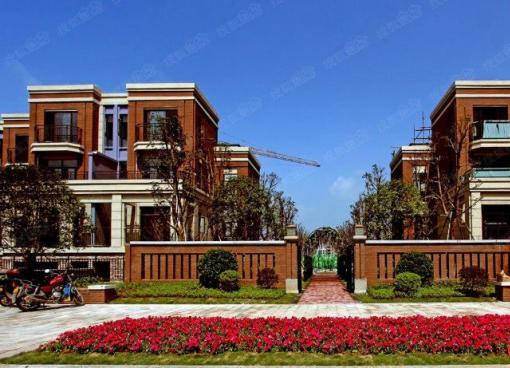 兴荣郡 别墅 330 带花园 仅售188万