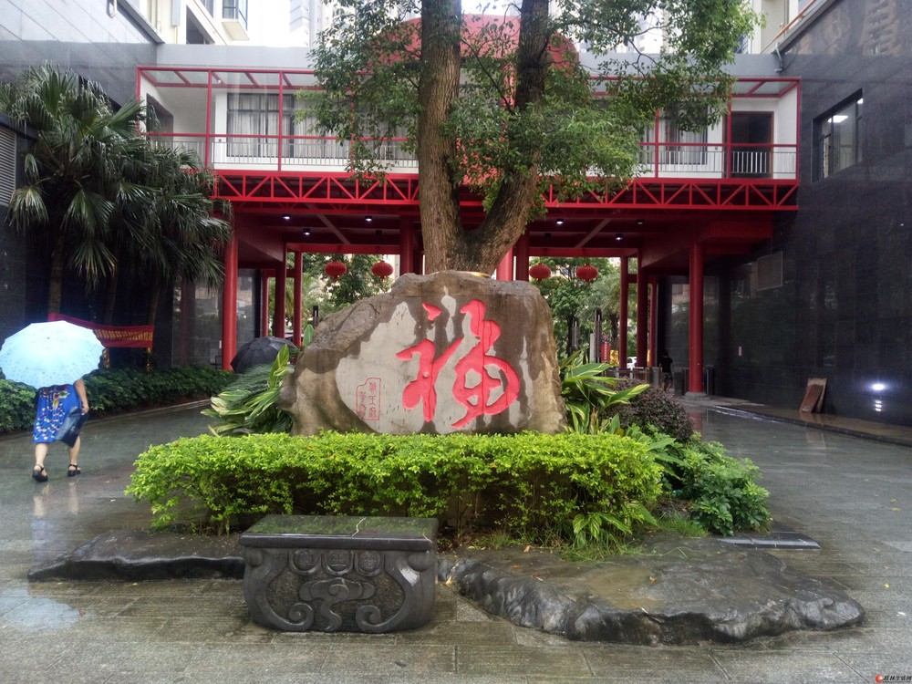 华鼎集团在桂林临桂主干道上的倾心力作:华鼎雍王府