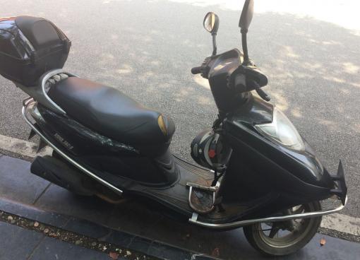 出轻骑逸彩125踏板摩托车